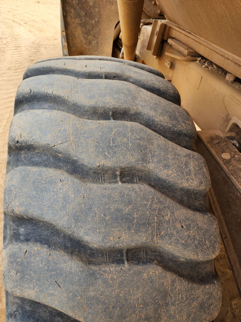 2012 CATERPILLAR 725 - Image 9